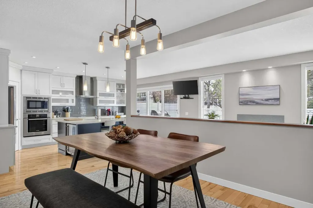 12 Wood Crescent SW Calgary AB T2W 4B4