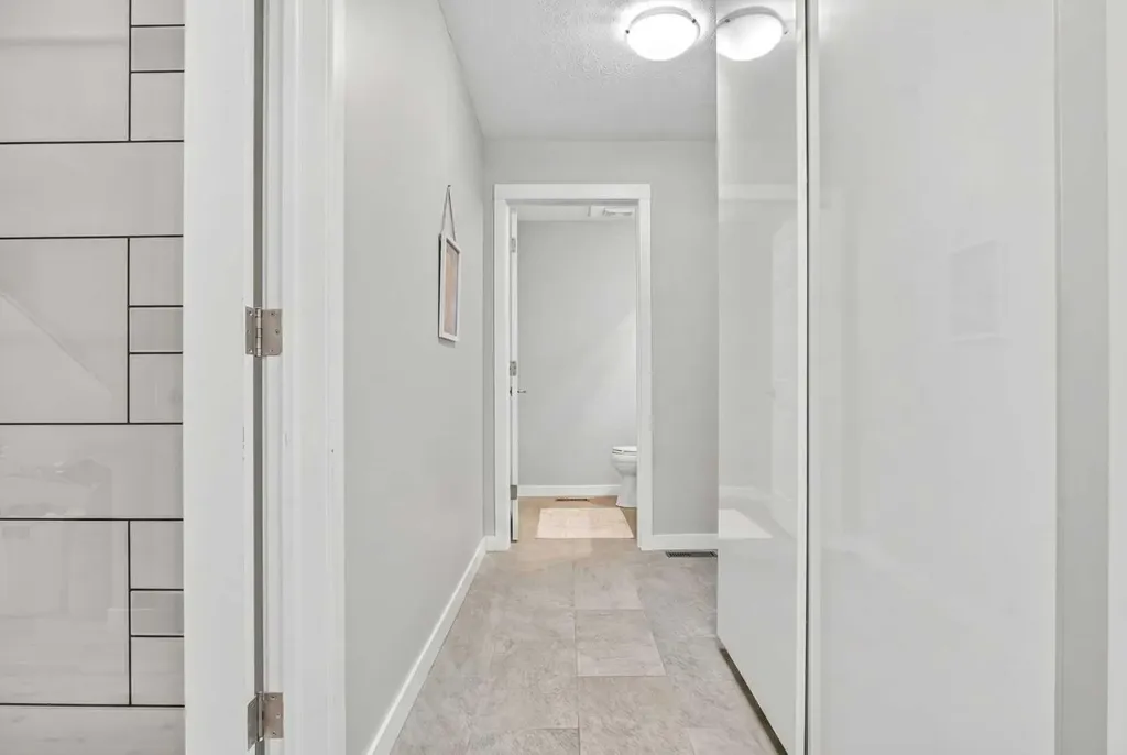 12 Wood Crescent SW Calgary AB T2W 4B4