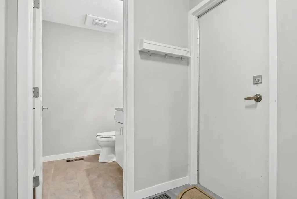 12 Wood Crescent SW Calgary AB T2W 4B4