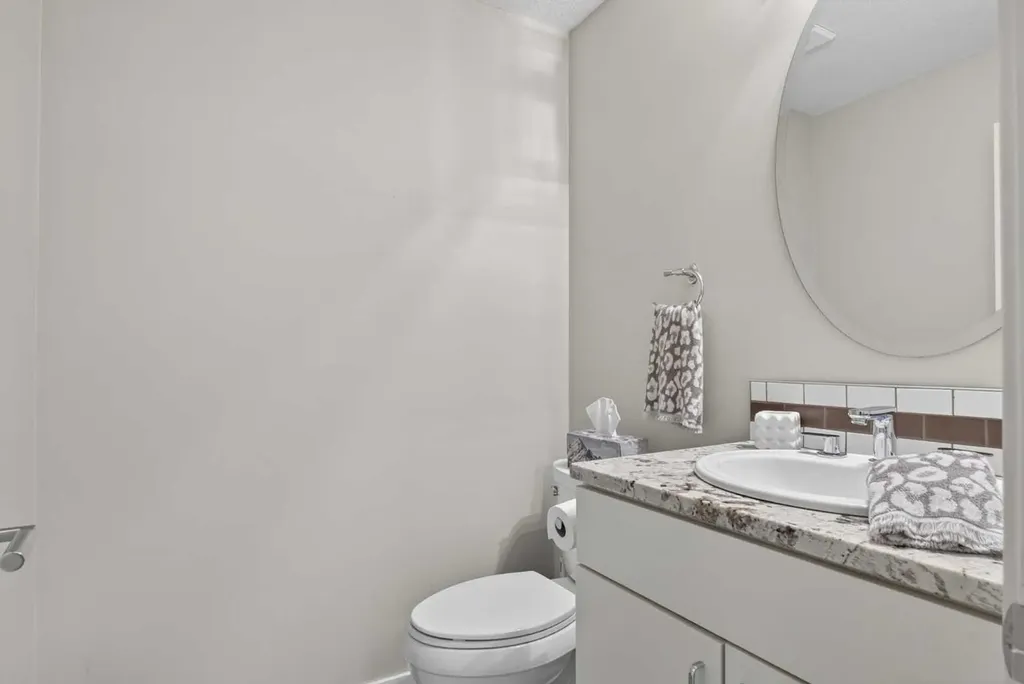 12 Wood Crescent SW Calgary AB T2W 4B4