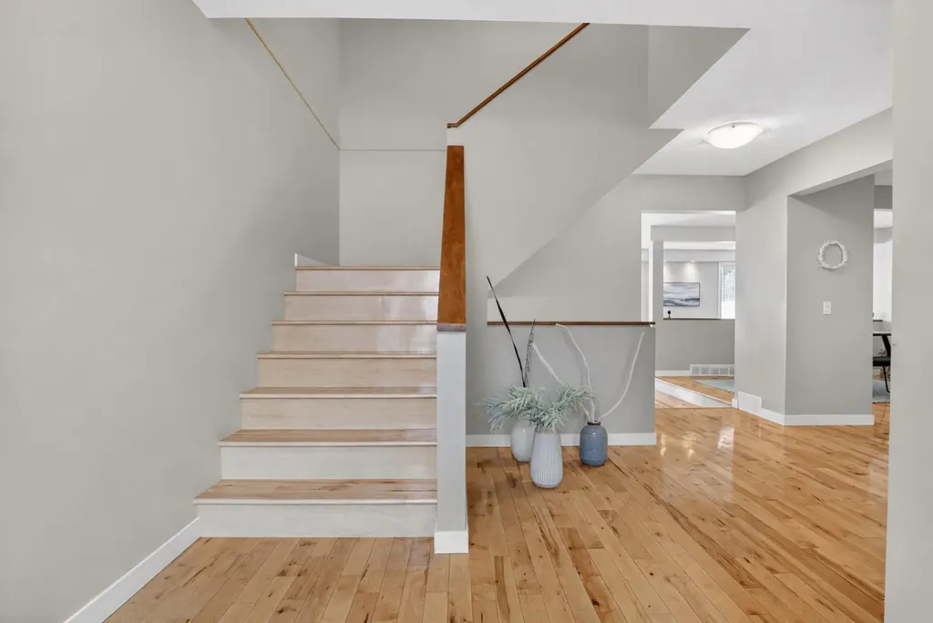 12 Wood Crescent SW Calgary AB T2W 4B4