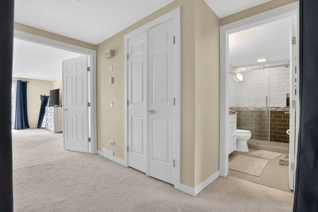 12 Wood Crescent SW Calgary AB T2W 4B4