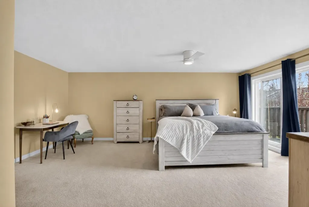 12 Wood Crescent SW Calgary AB T2W 4B4