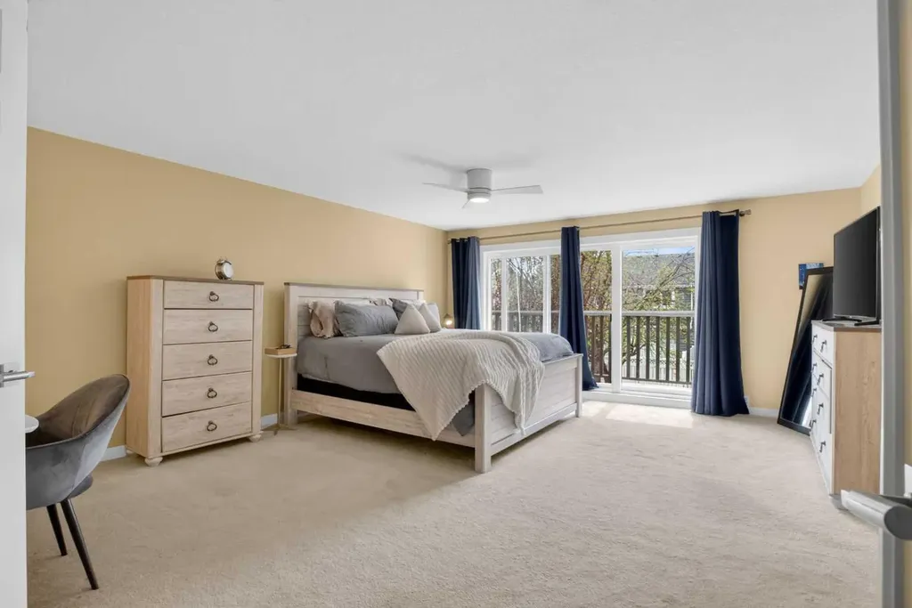 12 Wood Crescent SW Calgary AB T2W 4B4
