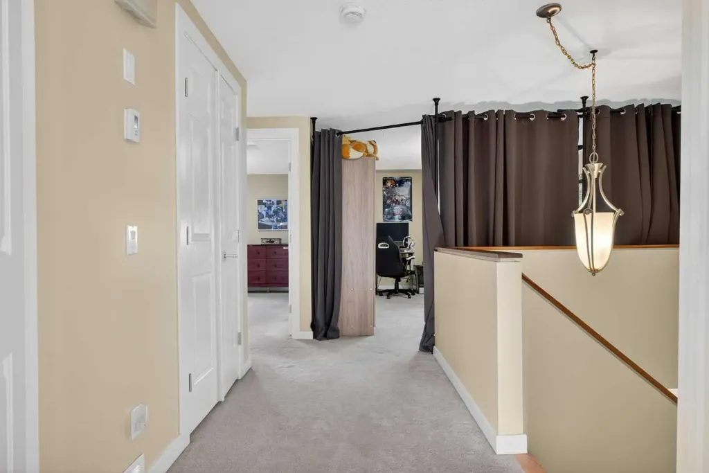 12 Wood Crescent SW Calgary AB T2W 4B4