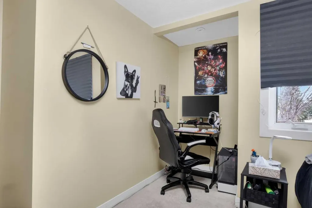 12 Wood Crescent SW Calgary AB T2W 4B4