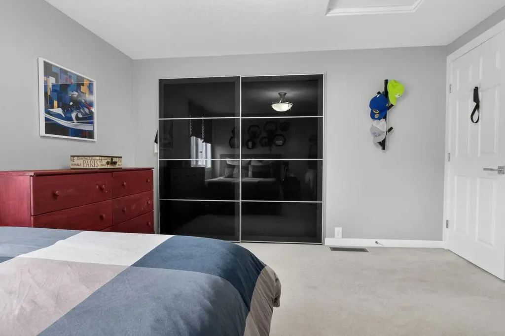 12 Wood Crescent SW Calgary AB T2W 4B4