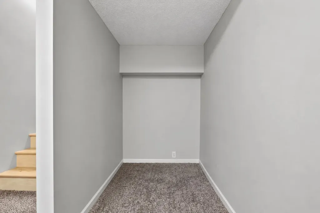 12 Wood Crescent SW Calgary AB T2W 4B4