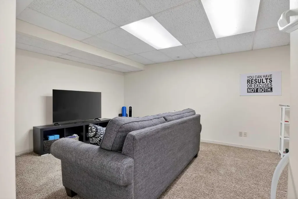 12 Wood Crescent SW Calgary AB T2W 4B4