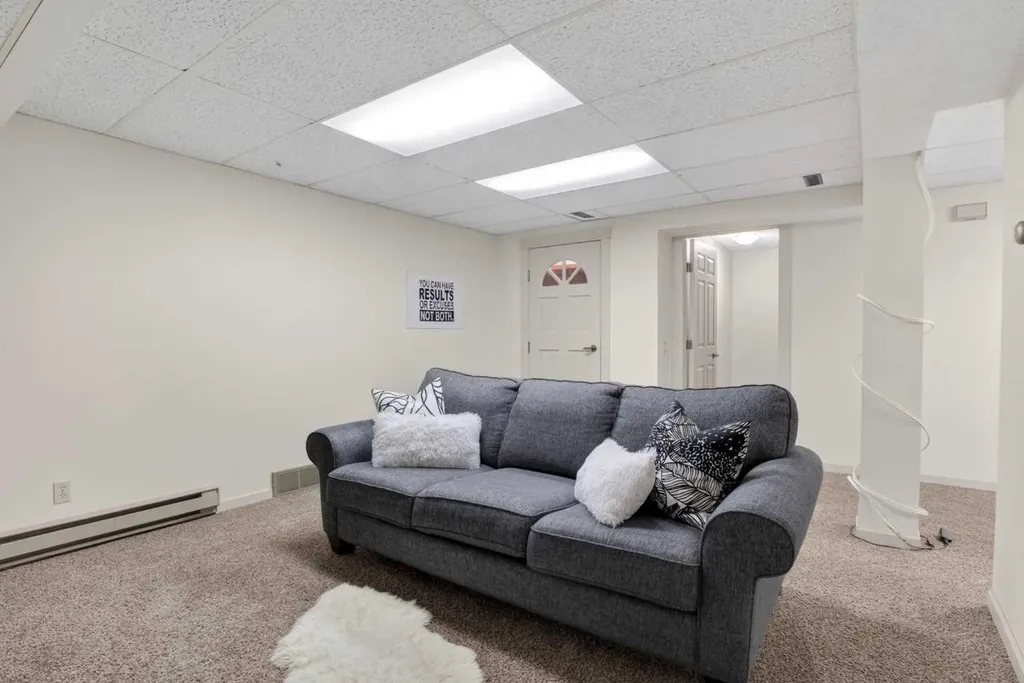 12 Wood Crescent SW Calgary AB T2W 4B4