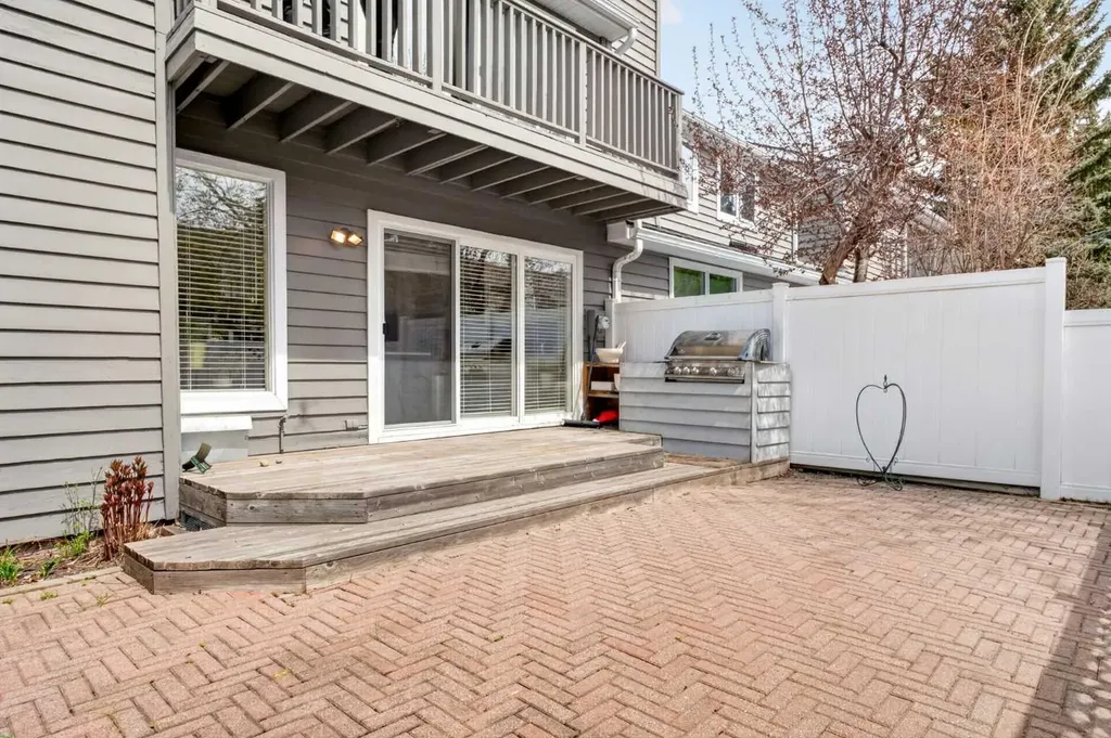 12 Wood Crescent SW Calgary AB T2W 4B4