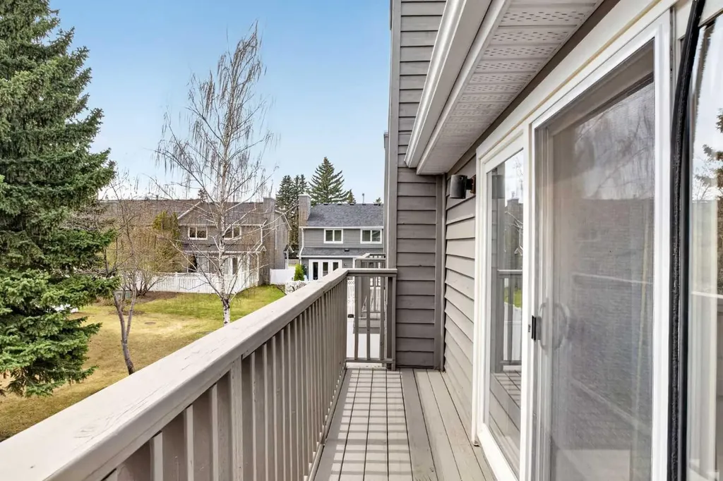 12 Wood Crescent SW Calgary AB T2W 4B4