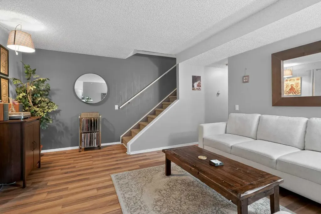 6503 Ranchview Drive NW Calgary AB T3G 1P2