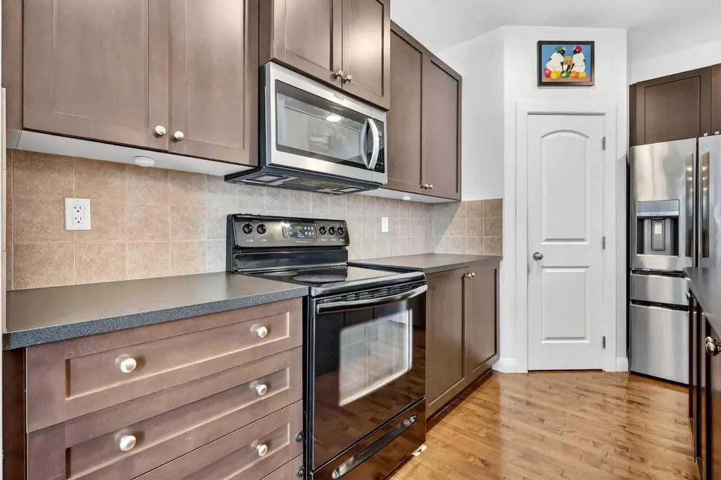 163 Ravenscroft Green SE Airdrie AB T4A 0H2