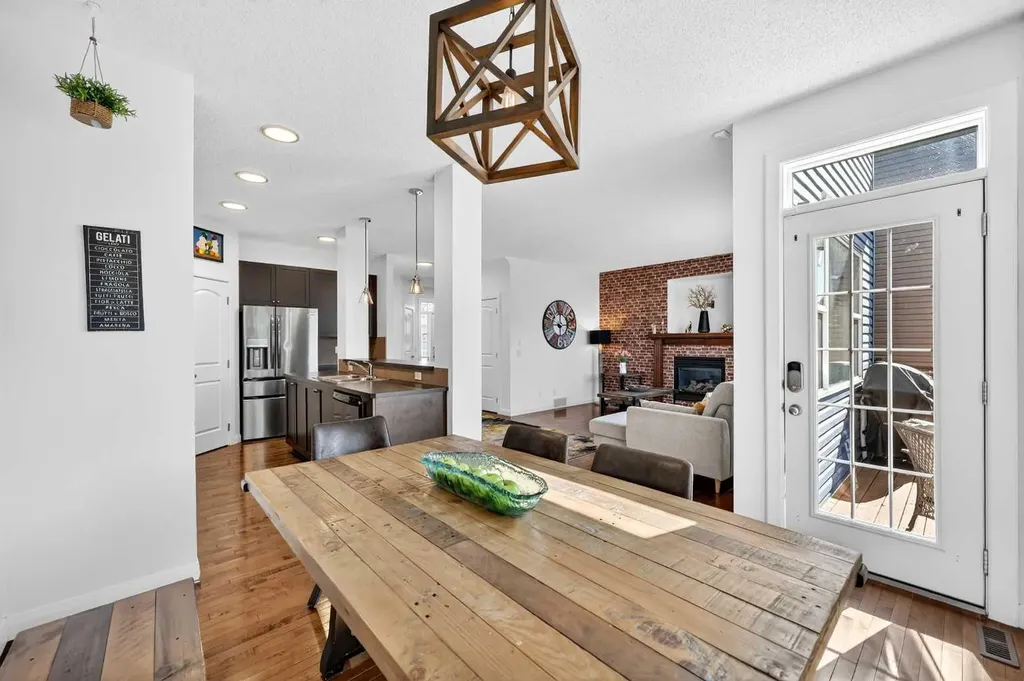 163 Ravenscroft Green SE Airdrie AB T4A 0H2