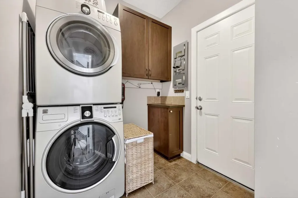 163 Ravenscroft Green SE Airdrie AB T4A 0H2
