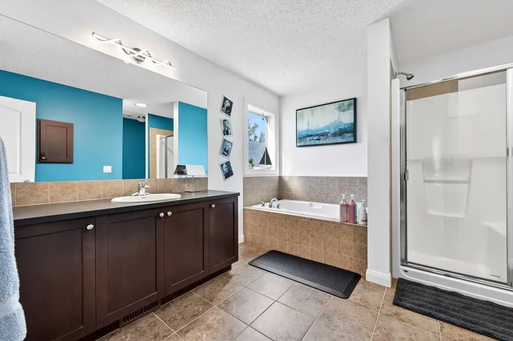 163 Ravenscroft Green SE Airdrie AB T4A 0H2
