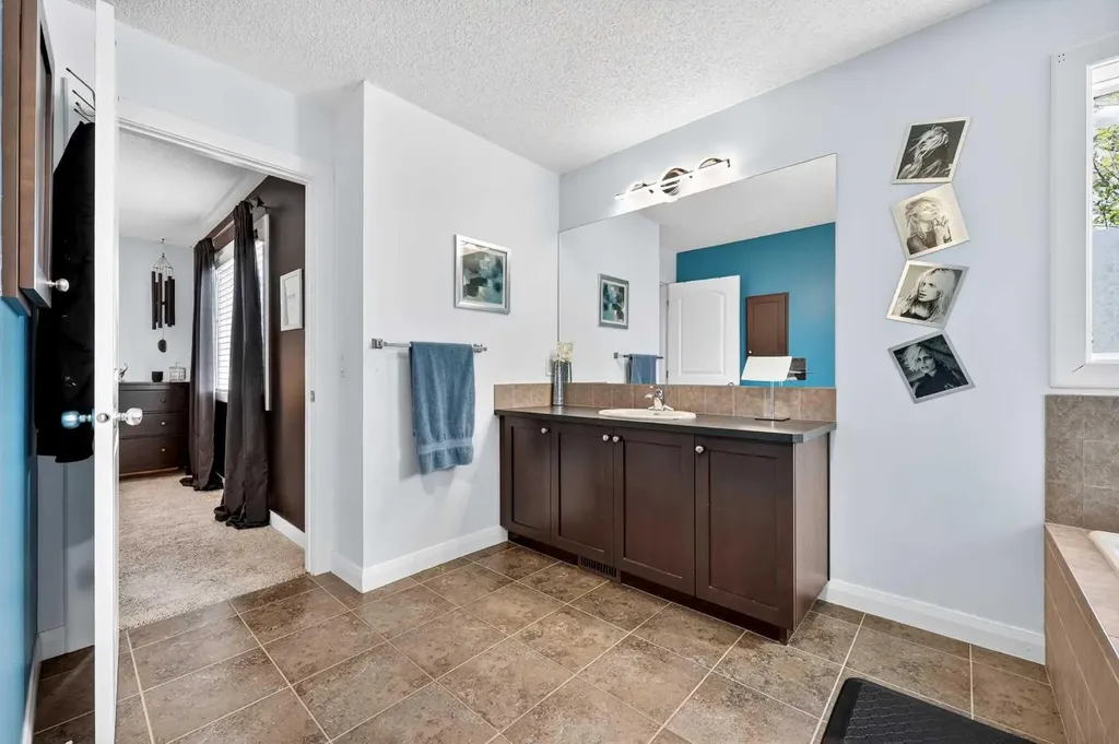 163 Ravenscroft Green SE Airdrie AB T4A 0H2
