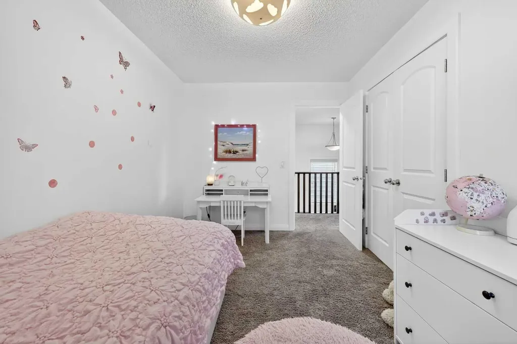 163 Ravenscroft Green SE Airdrie AB T4A 0H2