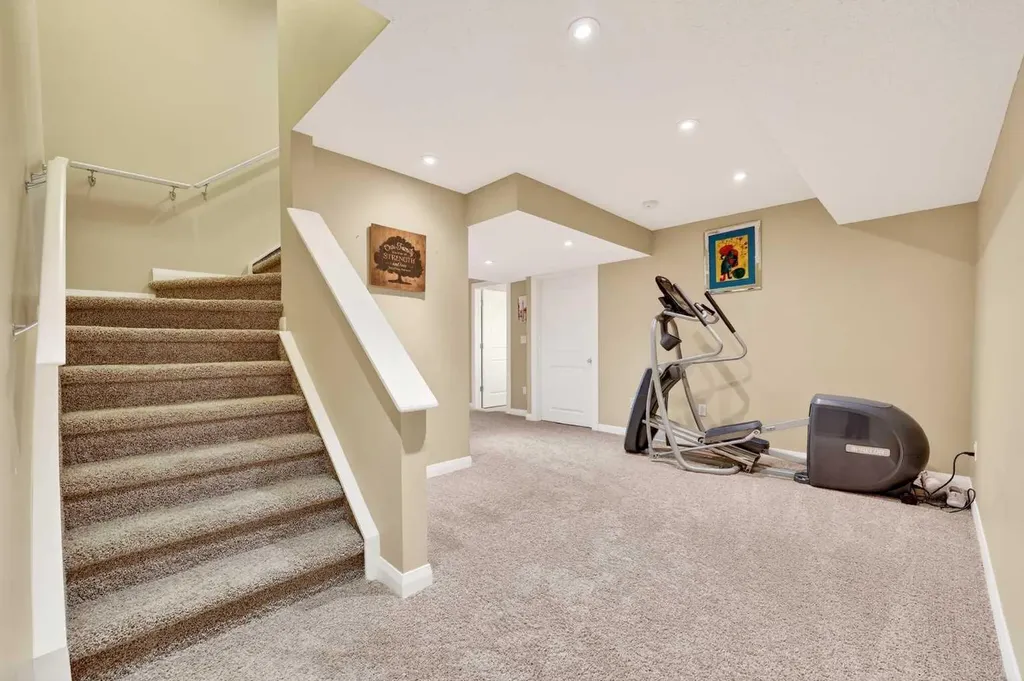 163 Ravenscroft Green SE Airdrie AB T4A 0H2