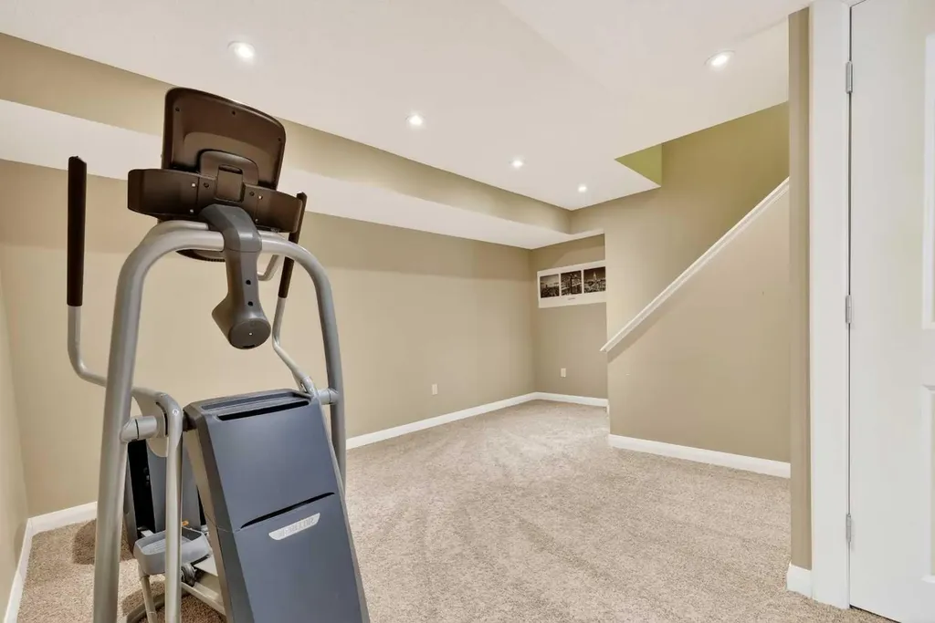 163 Ravenscroft Green SE Airdrie AB T4A 0H2