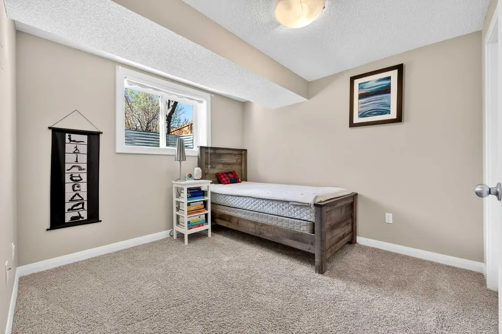 163 Ravenscroft Green SE Airdrie AB T4A 0H2