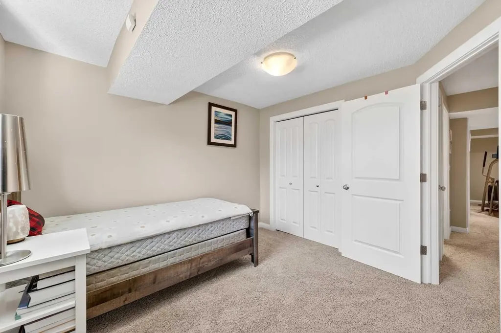 163 Ravenscroft Green SE Airdrie AB T4A 0H2