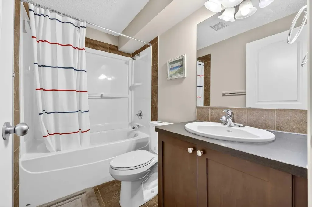 163 Ravenscroft Green SE Airdrie AB T4A 0H2