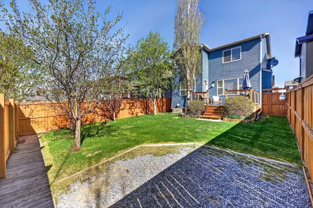 163 Ravenscroft Green SE Airdrie AB T4A 0H2