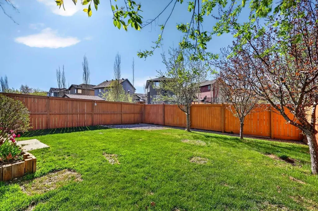 163 Ravenscroft Green SE Airdrie AB T4A 0H2
