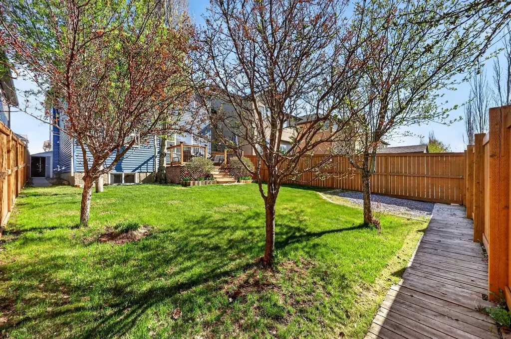 163 Ravenscroft Green SE Airdrie AB T4A 0H2