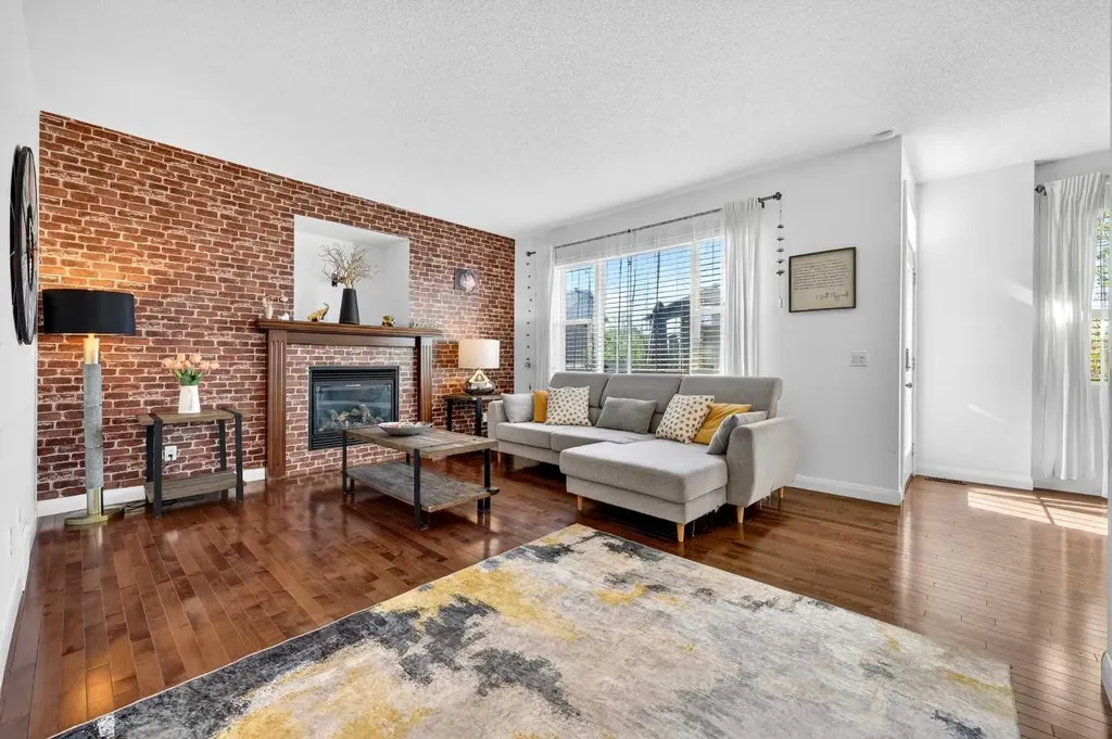 163 Ravenscroft Green SE Airdrie AB T4A 0H2