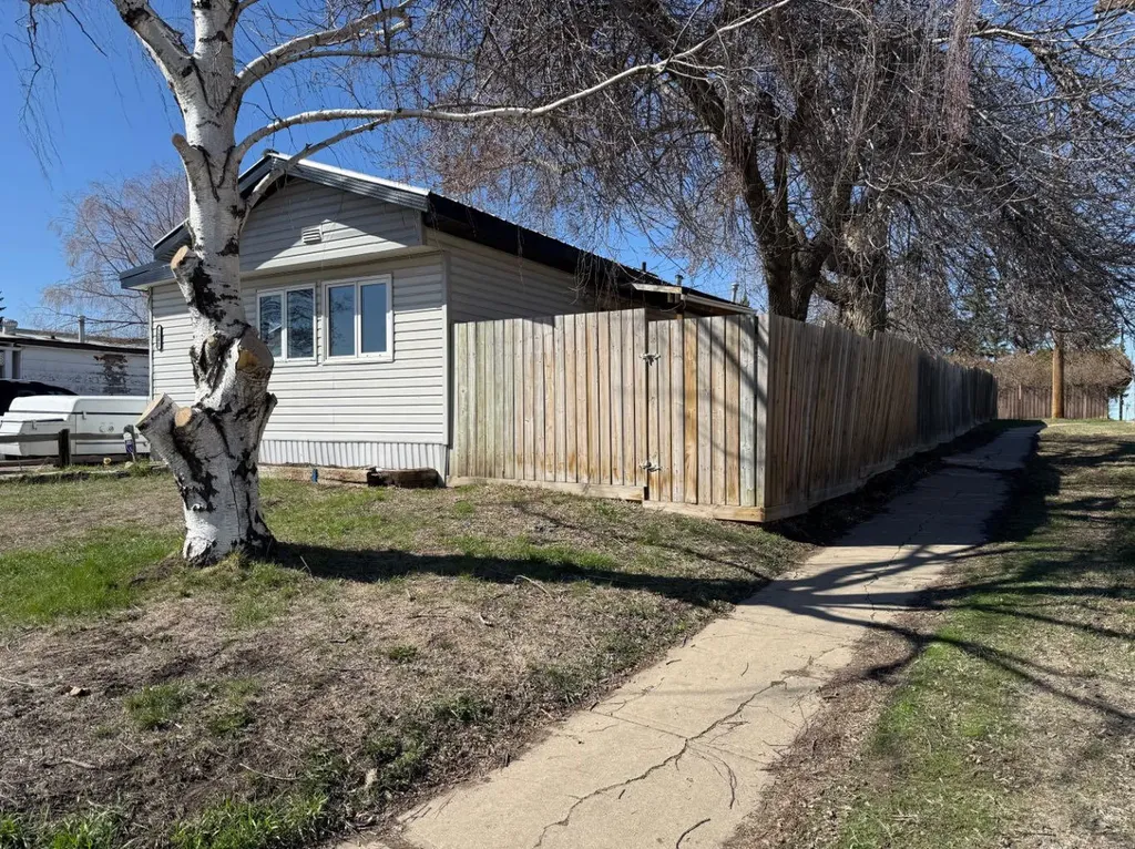 Lloydminster AB, 5202 56B Street