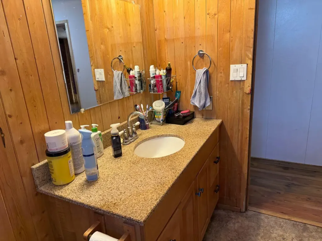 5202 56b Street Lloydminster AB T9V 1M6