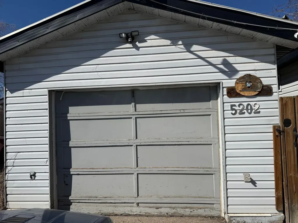 5202 56b Street Lloydminster AB T9V 1M6