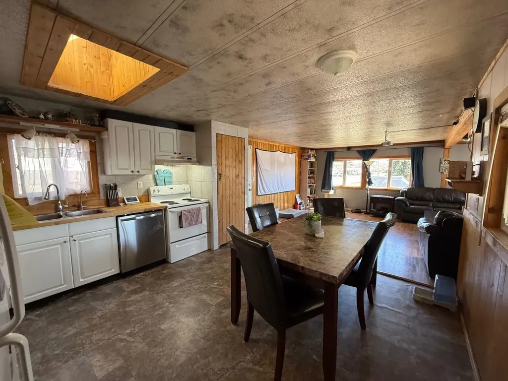 5202 56b Street Lloydminster AB T9V 1M6