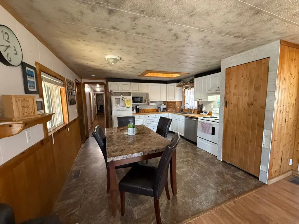 5202 56b Street Lloydminster AB T9V 1M6