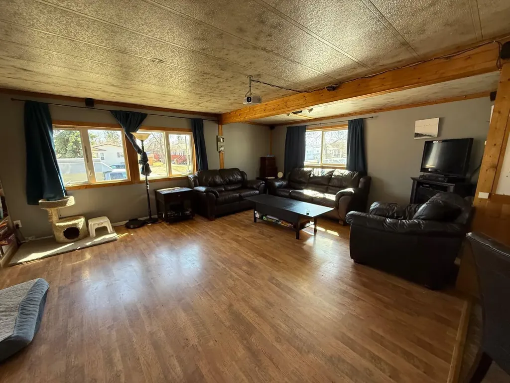 5202 56b Street Lloydminster AB T9V 1M6