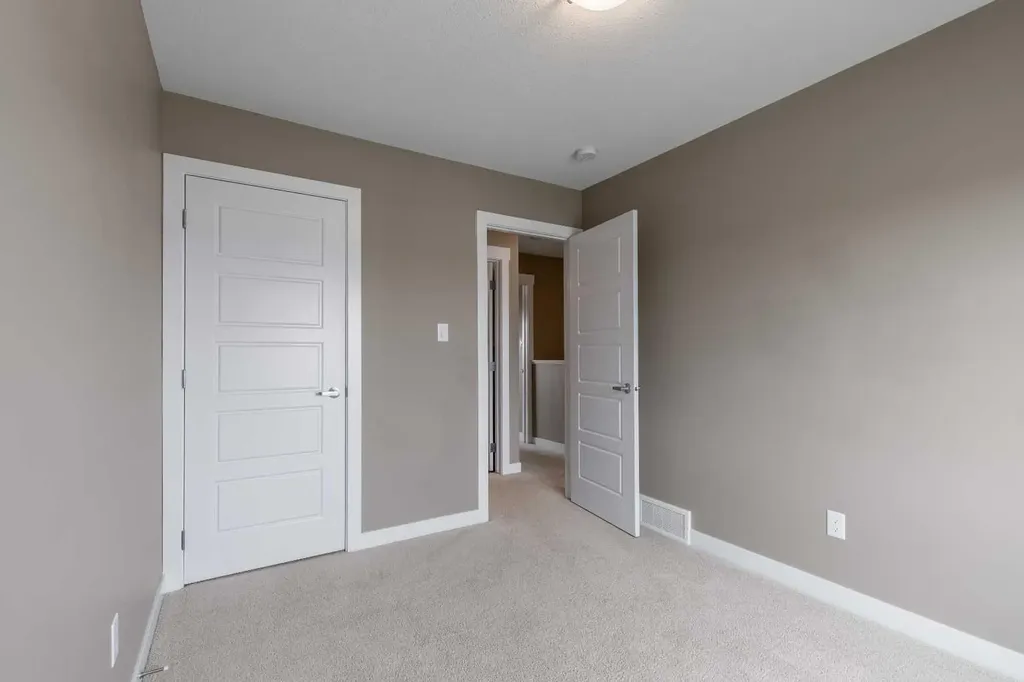 326 Coalbanks Boulevard W Lethbridge AB T1J 4V4