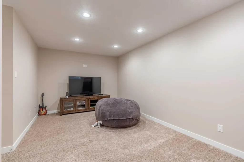326 Coalbanks Boulevard W Lethbridge AB T1J 4V4