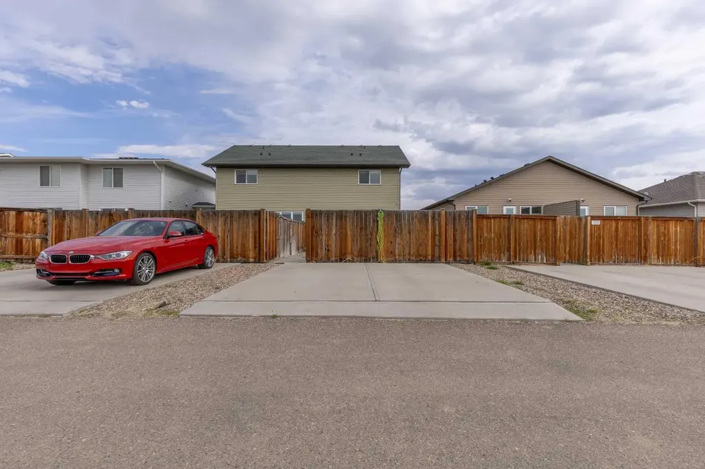 326 Coalbanks Boulevard W Lethbridge AB T1J 4V4