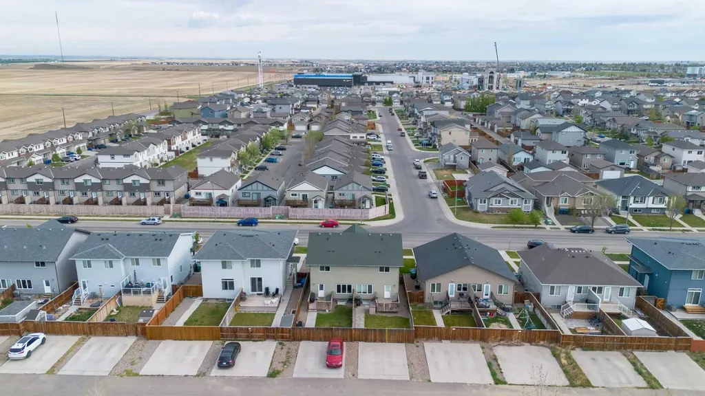 326 Coalbanks Boulevard W Lethbridge AB T1J 4V4