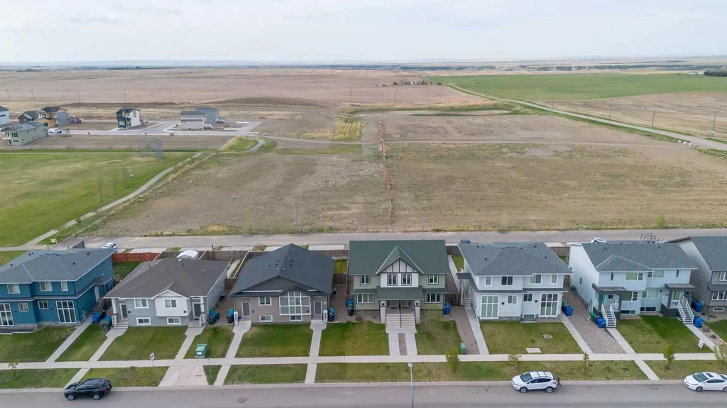 326 Coalbanks Boulevard W Lethbridge AB T1J 4V4