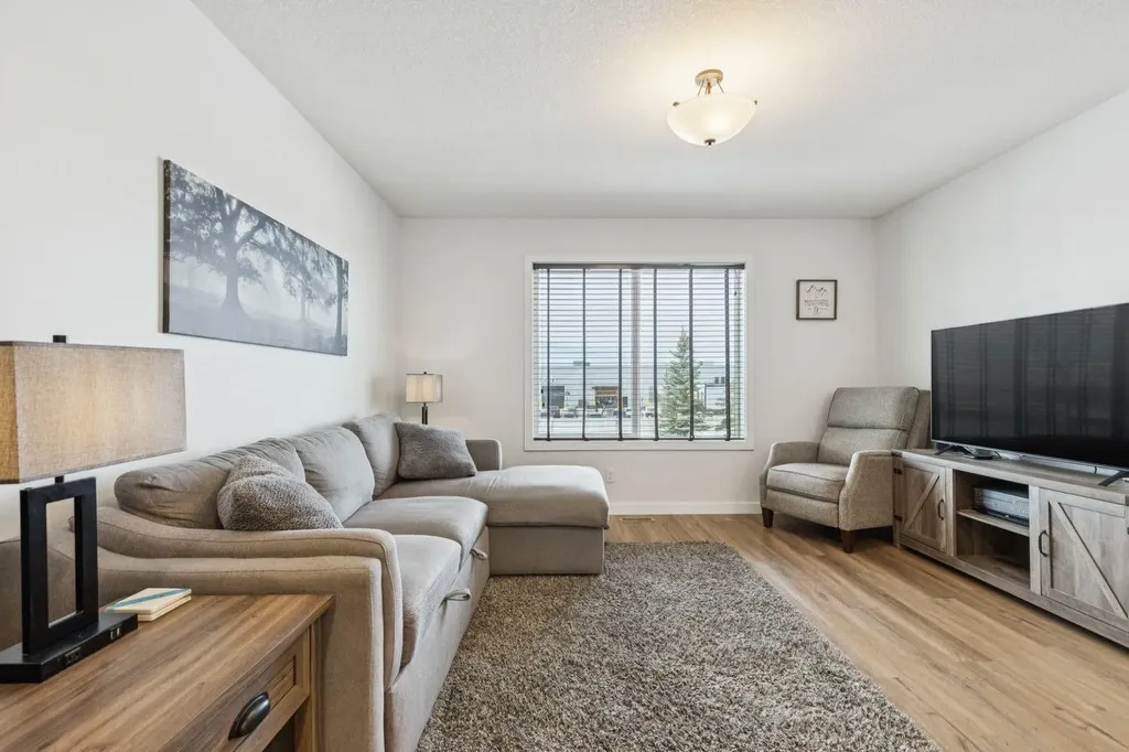 231 Kingsbridge Road SE Airdrie AB T4A 0M4