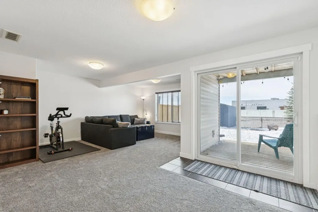231 Kingsbridge Road SE Airdrie AB T4A 0M4