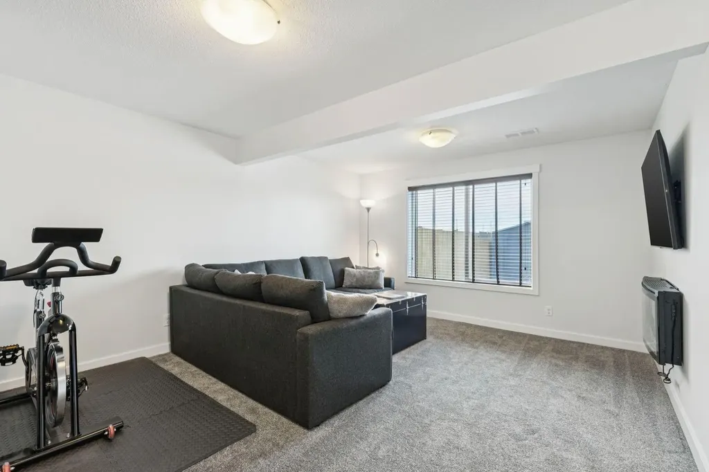 231 Kingsbridge Road SE Airdrie AB T4A 0M4