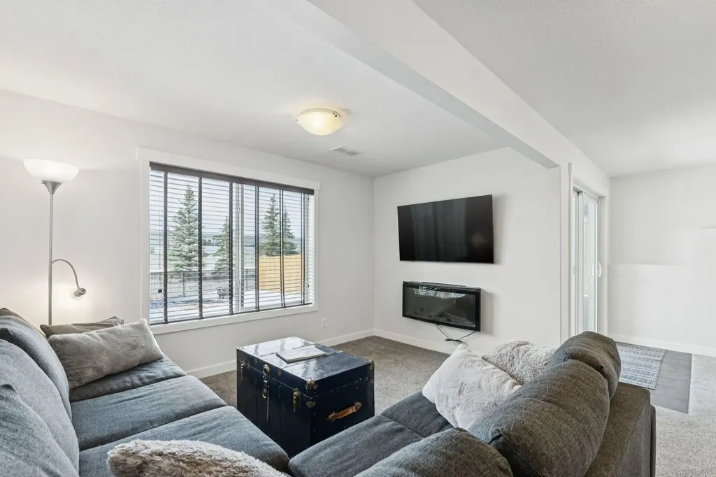 231 Kingsbridge Road SE Airdrie AB T4A 0M4