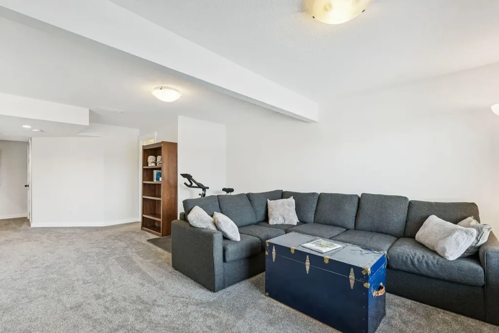 231 Kingsbridge Road SE Airdrie AB T4A 0M4