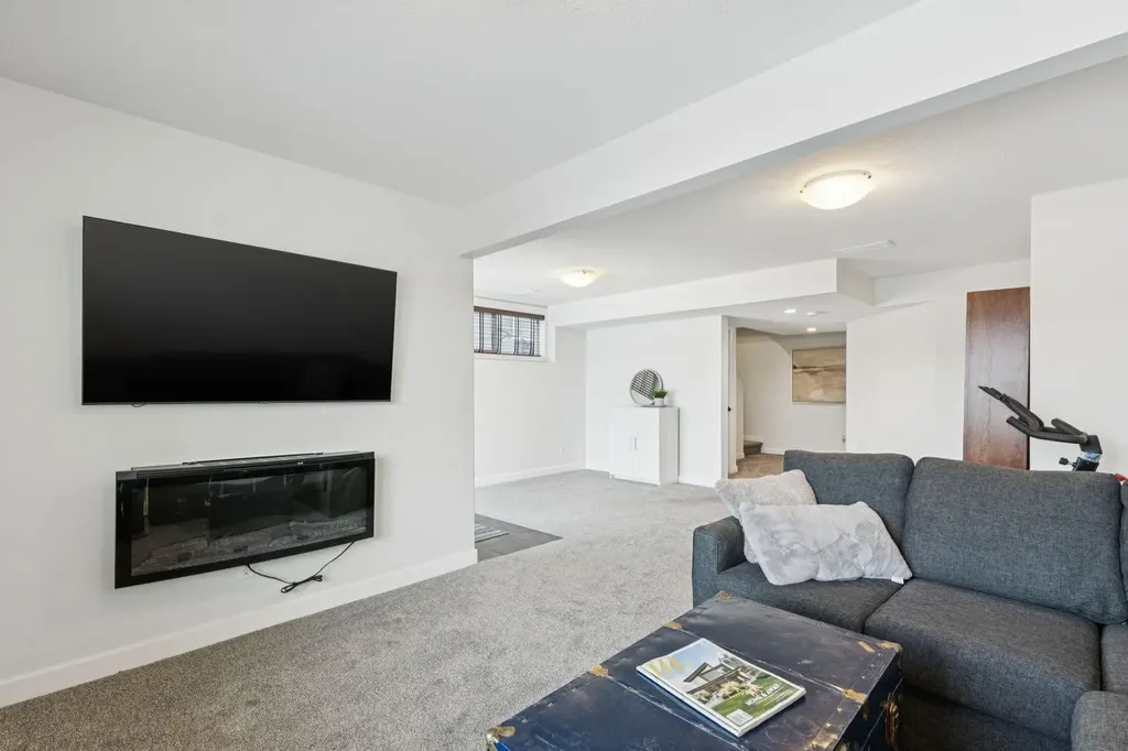 231 Kingsbridge Road SE Airdrie AB T4A 0M4