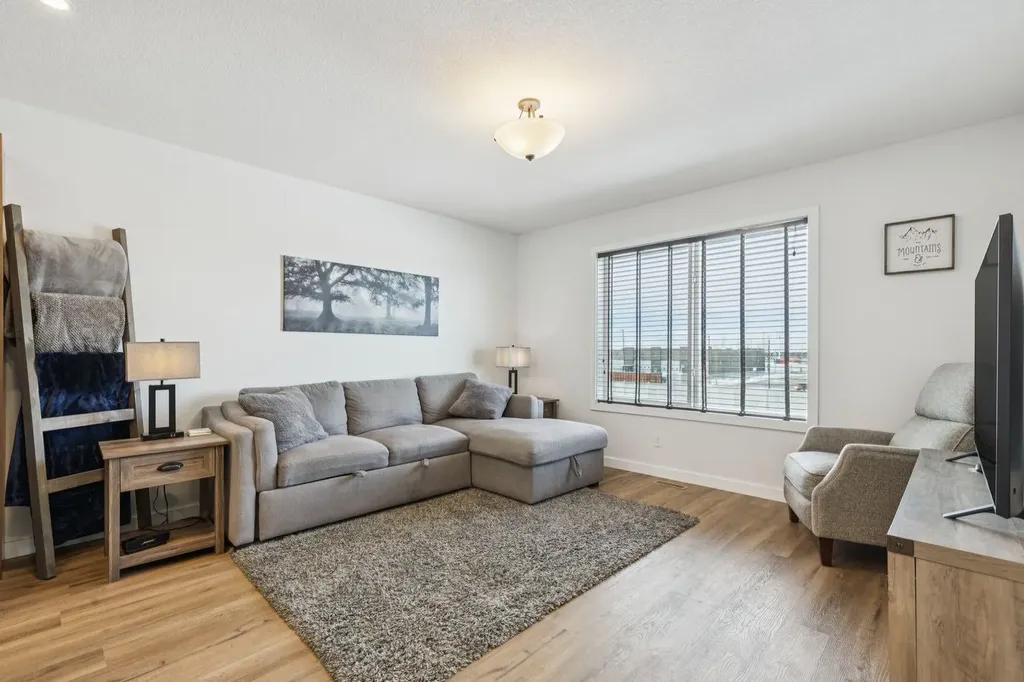 231 Kingsbridge Road SE Airdrie AB T4A 0M4